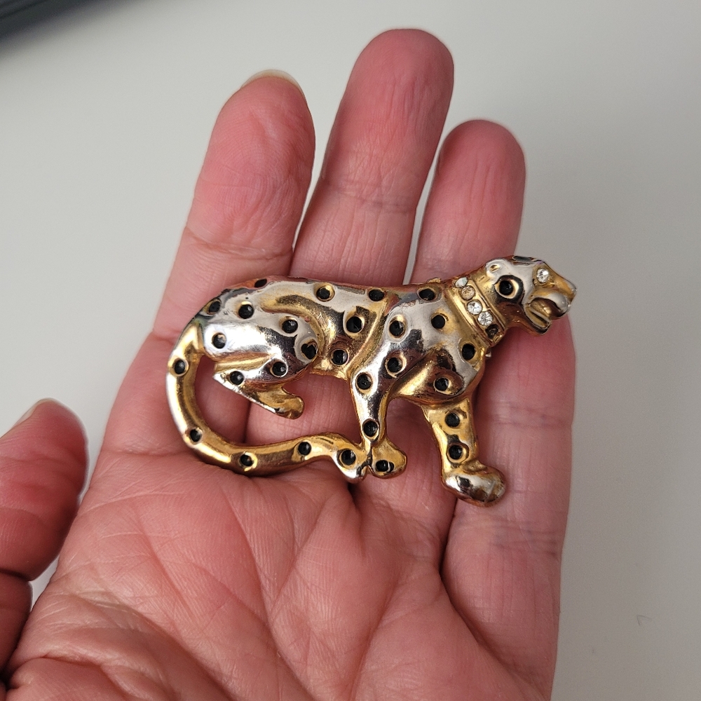 Gold and silver jaguar brooch